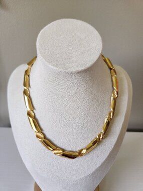 Vintage Monet Gold Tone Link Necklace Twisted Leaf Design Signed